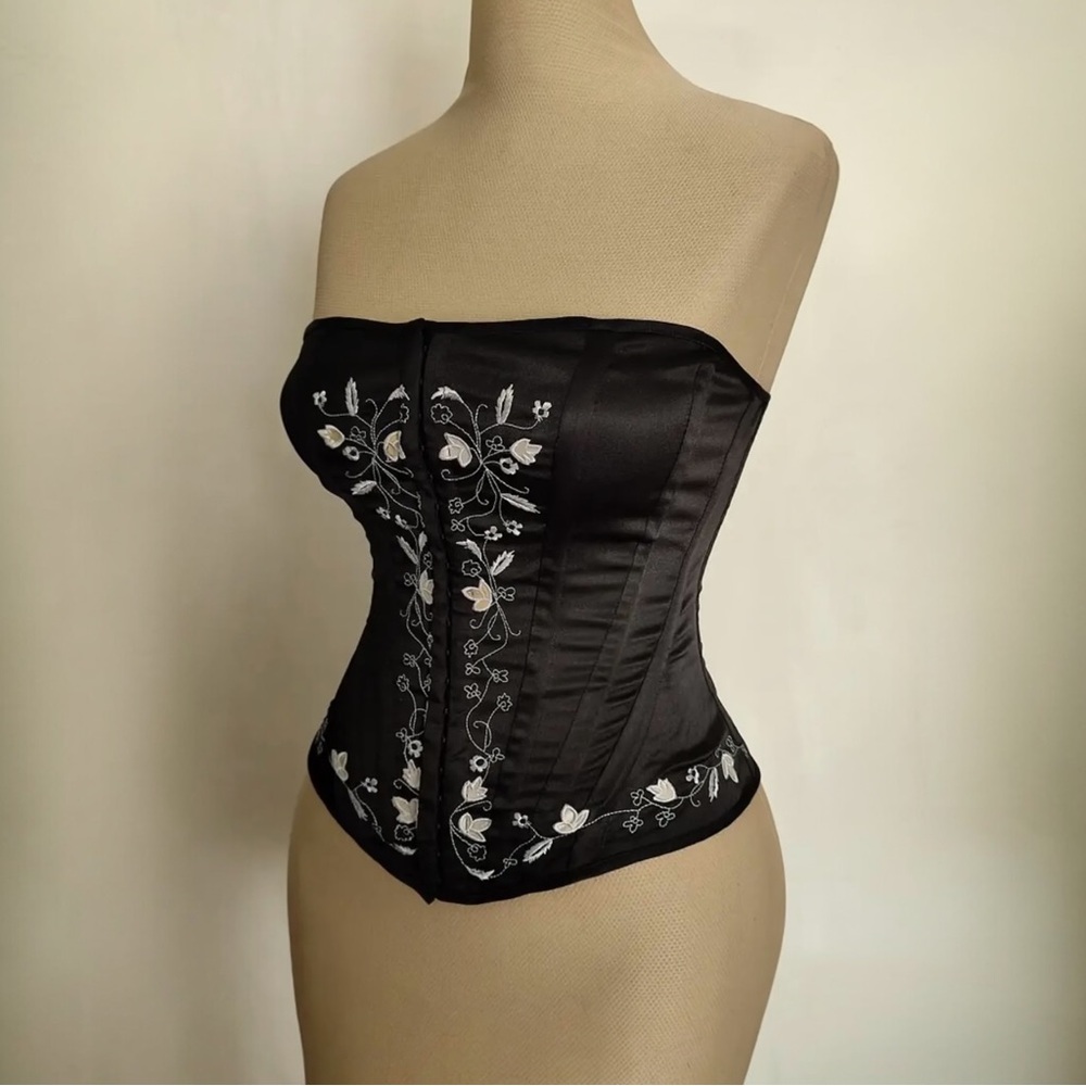 Charlotte Russe Deadstock Y2K Black Satin Floral Embroidered Lace-Up Corset L
